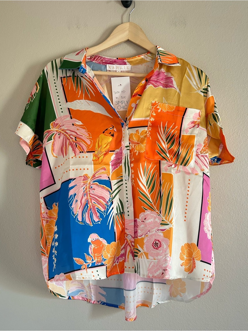 Karlie Floral & Parrot Colorful Short-Sleeve Top size Medium NWT